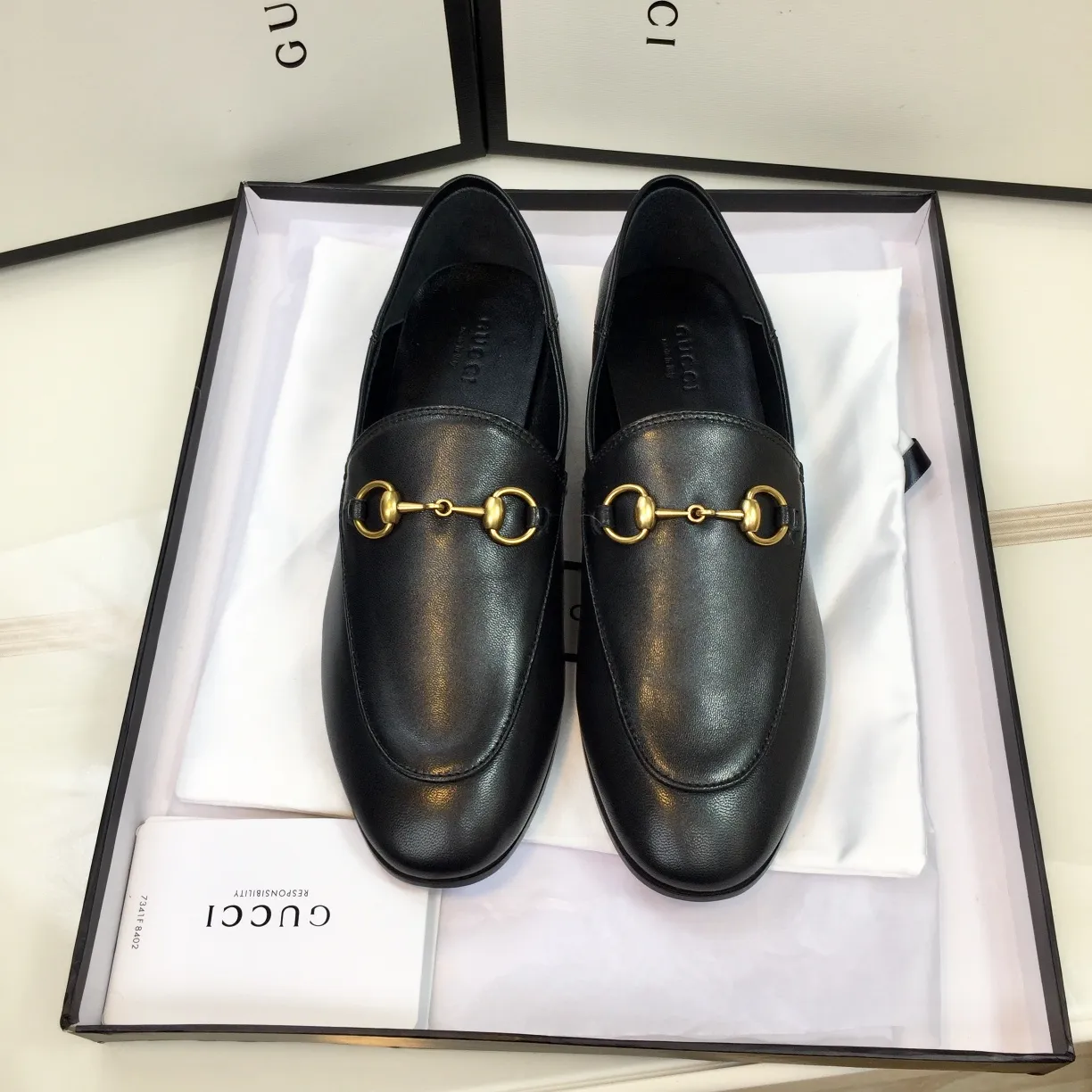 👟👟Ex-factory price 440👟👟～～GUCCI～Gucci Gucci classic century model, classic strawberry 3D printing, never fade, original purchase, purchasing agent level, welcome to compare, do not return the original version, G family classic flat shoes, mules, slippers and half slippers. Stamped logo Fabric: Original calfskin, lining feet/cowhide lining Outsole: Imported genuine leather outsole Size: 34-41 "34/41 custom-made, non-refundable, please come first to order. Verbal customization is not accepted" This panel can be customized Men's size: 39-45 "Custom-made, non-refundable" Packaging: Comes with a full set of top-quality packaging